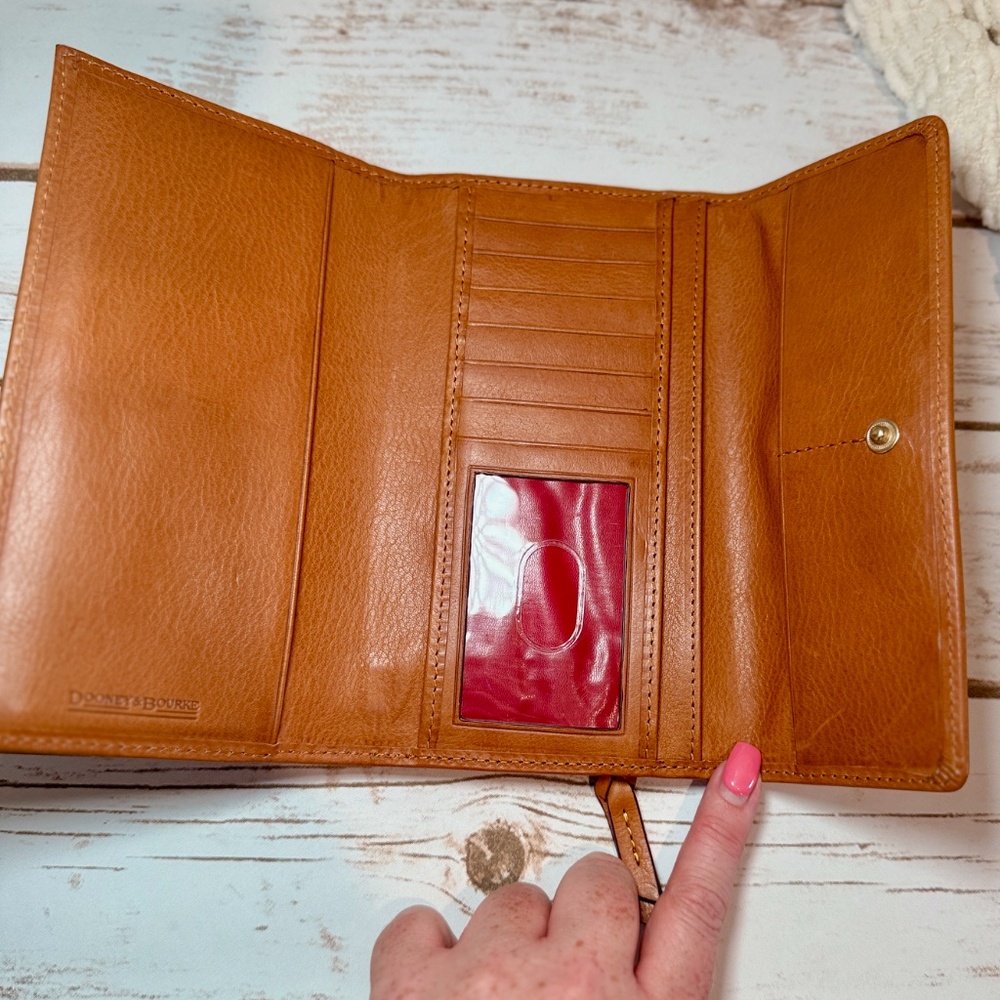 NWOT Dooney & Bourke Florentine Checkbook Organizer Wallet - Natural - Picture 4 of 7